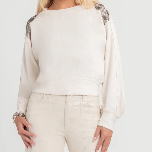 NWT Jessica Simpson Cream Cropped Sweatshirt with Silver Sequin Shoulders Sz L - Picture 2 of 9